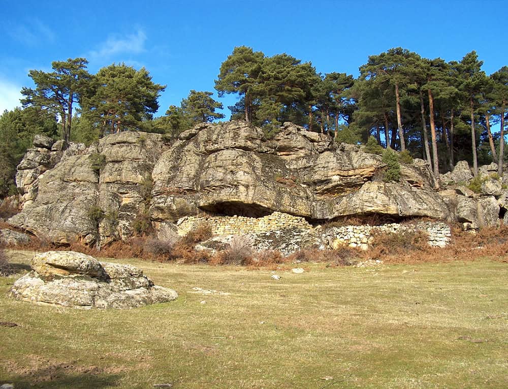 Lugares de interés El Covachón Vilviestre del Pinar Soria y Burgos Pinares y el Valle